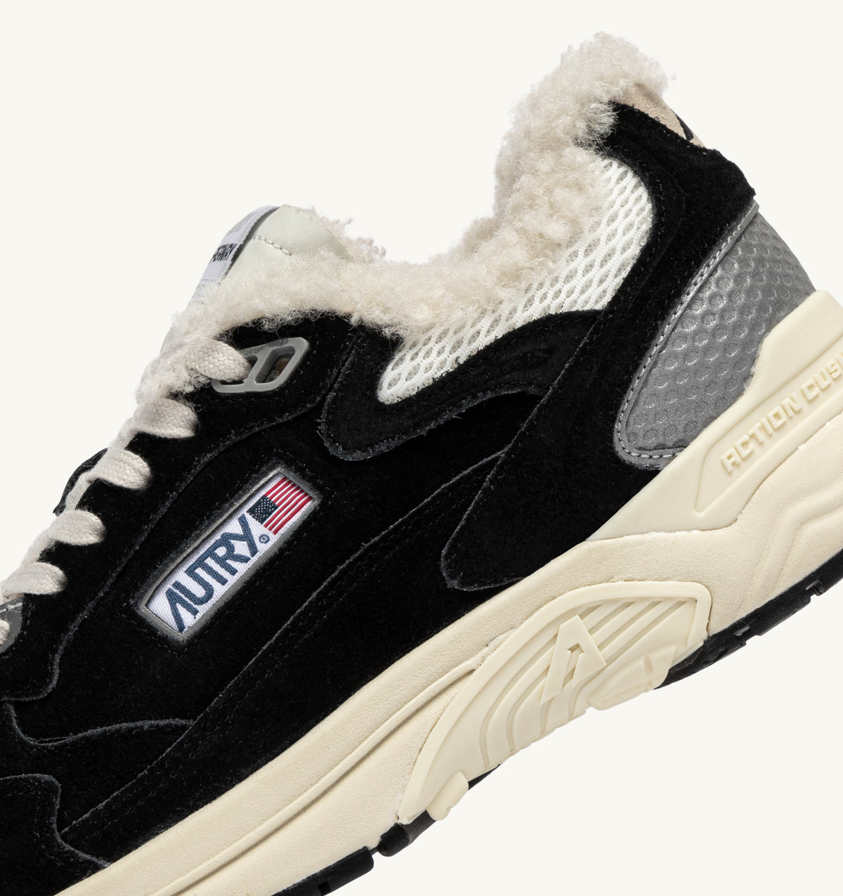 AUTRY Women Hyperway UM23 - Suede/Sherling Black/Silver